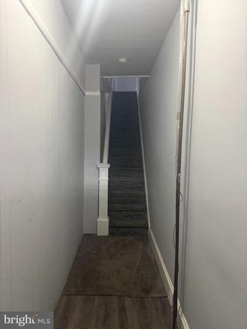 6 S CEDAR LN, Upper Darby, PA 19082