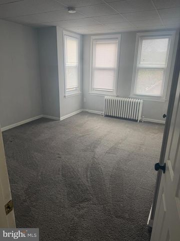 6 S CEDAR LN, Upper Darby, PA 19082