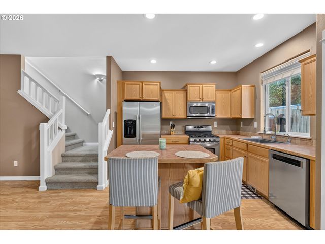 1981 Nw 2ND Ct, Hillsboro, OR 97124