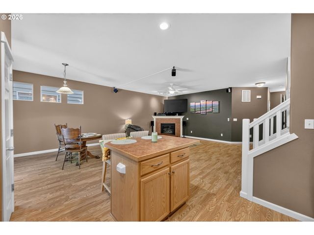 1981 Nw 2ND Ct, Hillsboro, OR 97124