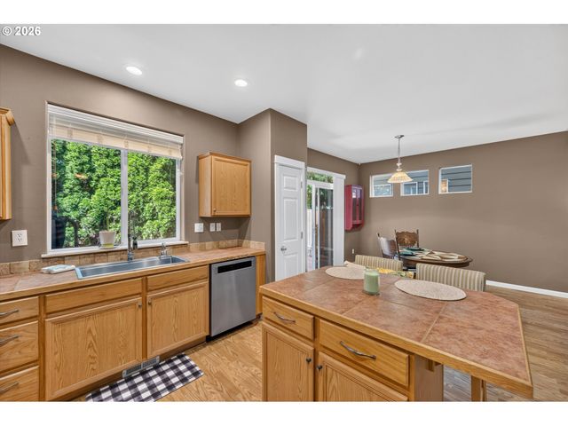 1981 Nw 2ND Ct, Hillsboro, OR 97124
