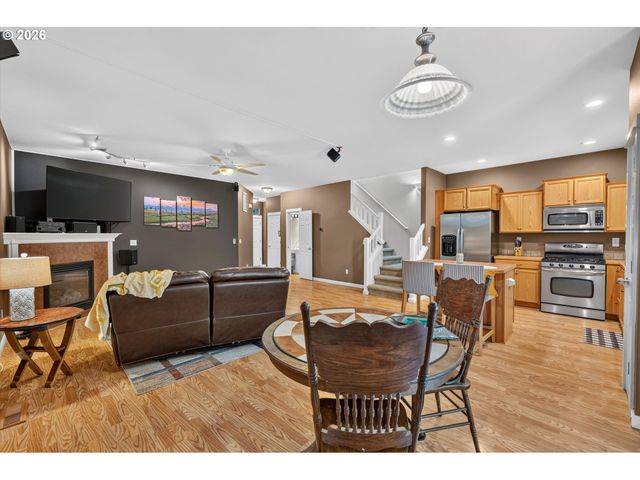 1981 Nw 2ND Ct, Hillsboro, OR 97124