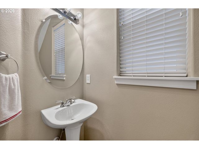 1981 Nw 2ND Ct, Hillsboro, OR 97124