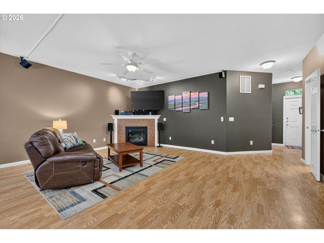 1981 Nw 2ND Ct, Hillsboro, OR 97124