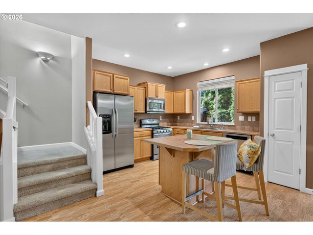 1981 Nw 2ND Ct, Hillsboro, OR 97124