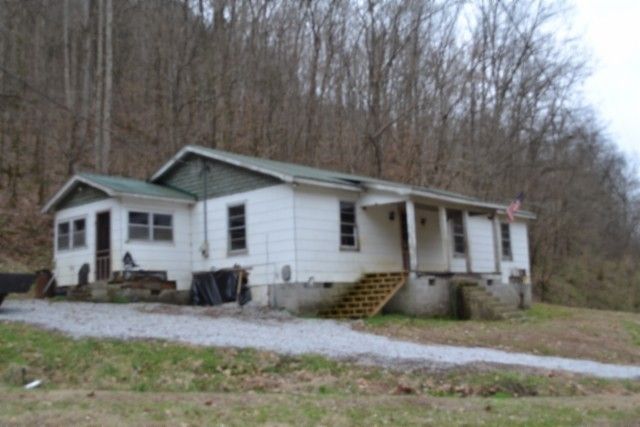 290 Hazel Huffines Ln, Whitleyville, TN 38588
