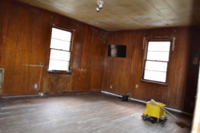 290 Hazel Huffines Ln, Whitleyville, TN 38588