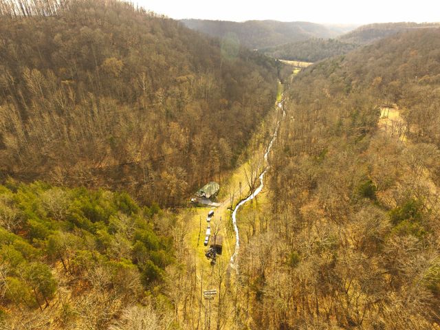 290 Hazel Huffines Ln, Whitleyville, TN 38588