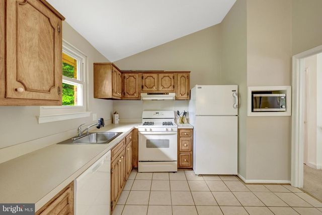 8803 KENILWORTH DR, Springfield, VA 22151