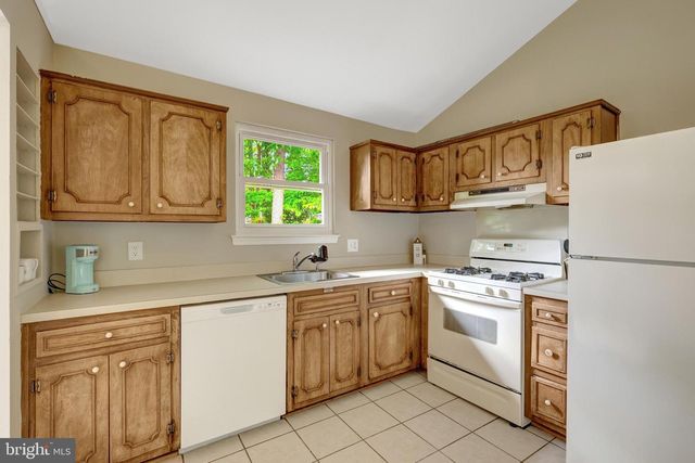 8803 KENILWORTH DR, Springfield, VA 22151