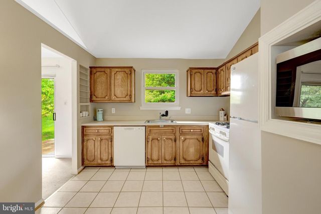 8803 KENILWORTH DR, Springfield, VA 22151