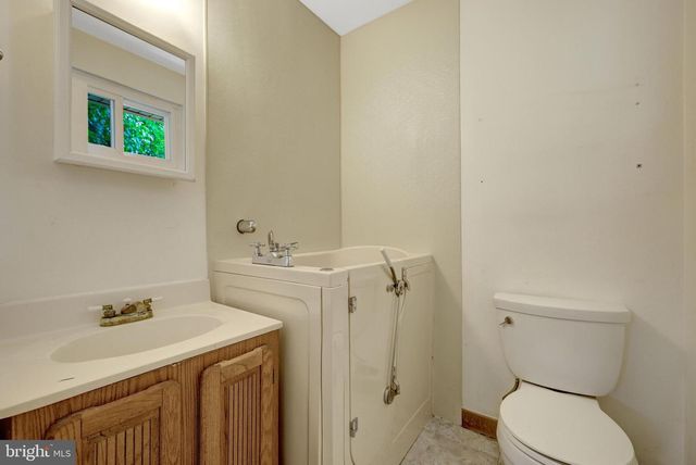 8803 KENILWORTH DR, Springfield, VA 22151