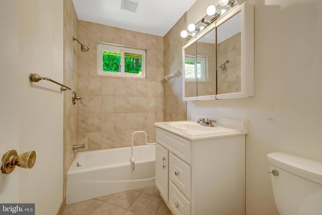 8803 KENILWORTH DR, Springfield, VA 22151