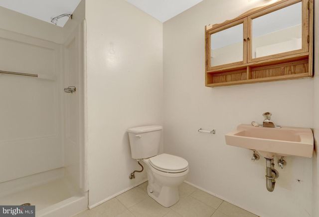 8803 KENILWORTH DR, Springfield, VA 22151