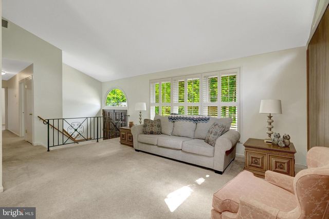 8803 KENILWORTH DR, Springfield, VA 22151