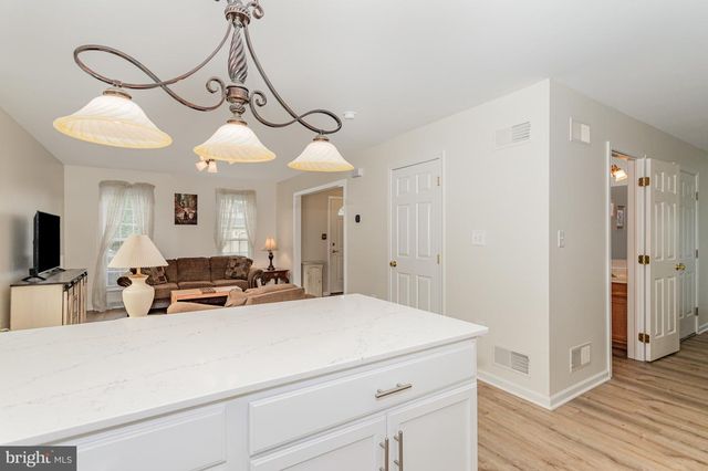 43 APPLE BLOSSOM DR, Lancaster, PA 17602