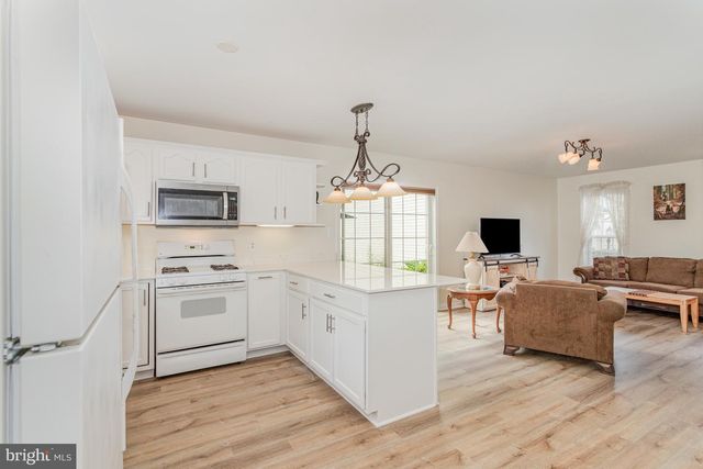 43 APPLE BLOSSOM DR, Lancaster, PA 17602