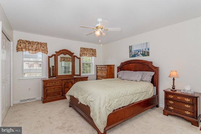 43 APPLE BLOSSOM DR, Lancaster, PA 17602