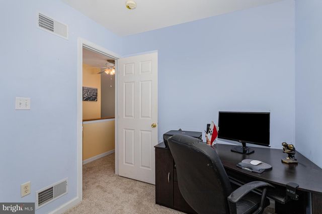 43 APPLE BLOSSOM DR, Lancaster, PA 17602