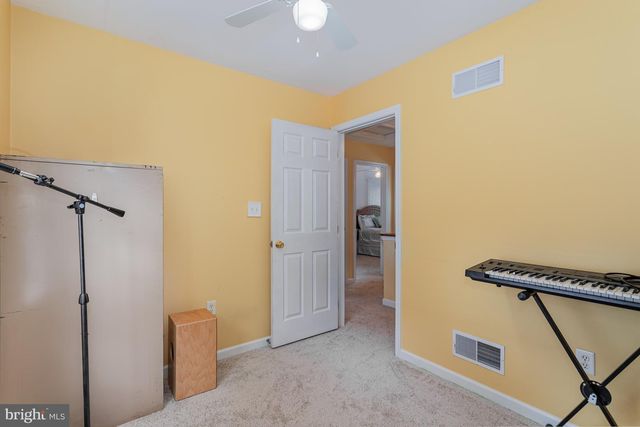 43 APPLE BLOSSOM DR, Lancaster, PA 17602