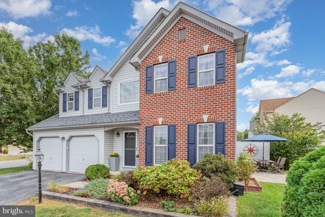 43 APPLE BLOSSOM DR, Lancaster, PA 17602