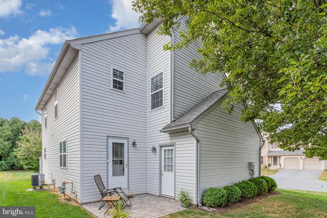 43 APPLE BLOSSOM DR, Lancaster, PA 17602