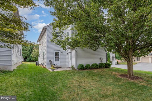 43 APPLE BLOSSOM DR, Lancaster, PA 17602