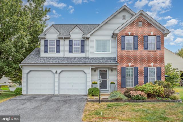 43 APPLE BLOSSOM DR, Lancaster, PA 17602