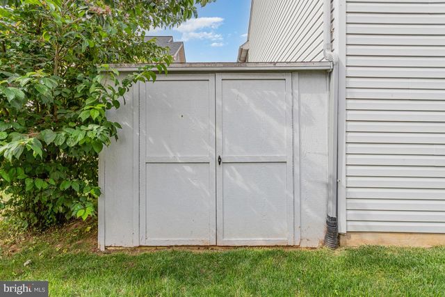 43 APPLE BLOSSOM DR, Lancaster, PA 17602