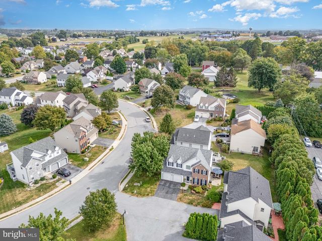 43 APPLE BLOSSOM DR, Lancaster, PA 17602