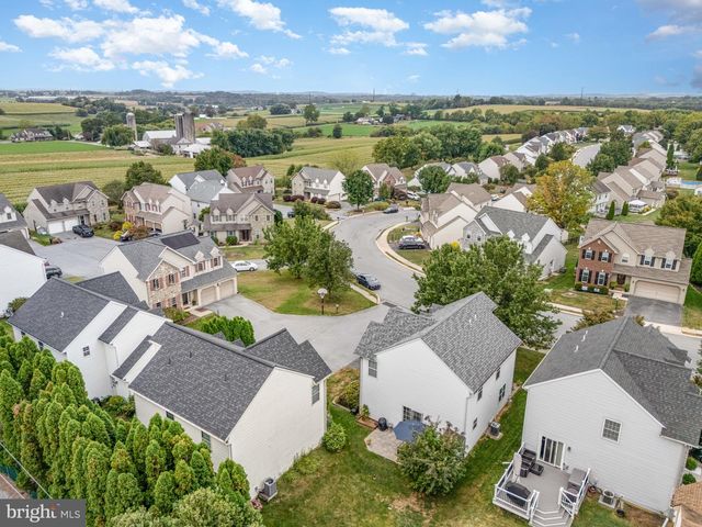 43 APPLE BLOSSOM DR, Lancaster, PA 17602