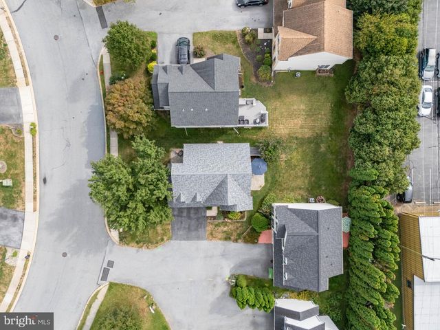 43 APPLE BLOSSOM DR, Lancaster, PA 17602