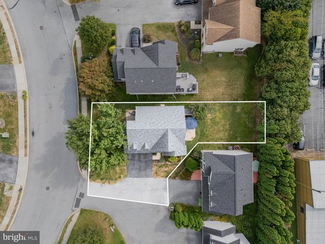 43 APPLE BLOSSOM DR, Lancaster, PA 17602