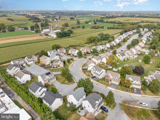 43 APPLE BLOSSOM DR, Lancaster, PA 17602