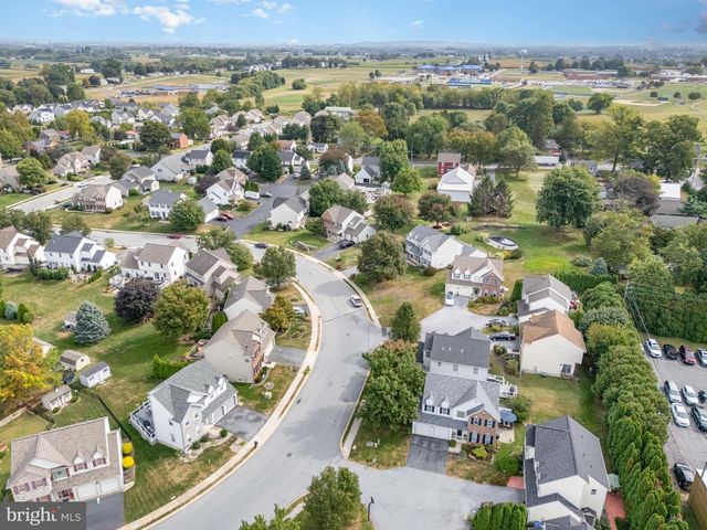 43 APPLE BLOSSOM DR, Lancaster, PA 17602