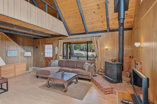 3076 Forest Ln, Arnold, CA 95223