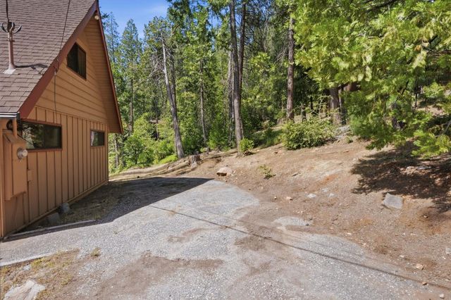 3076 Forest Ln, Arnold, CA 95223