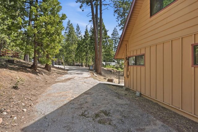 3076 Forest Ln, Arnold, CA 95223