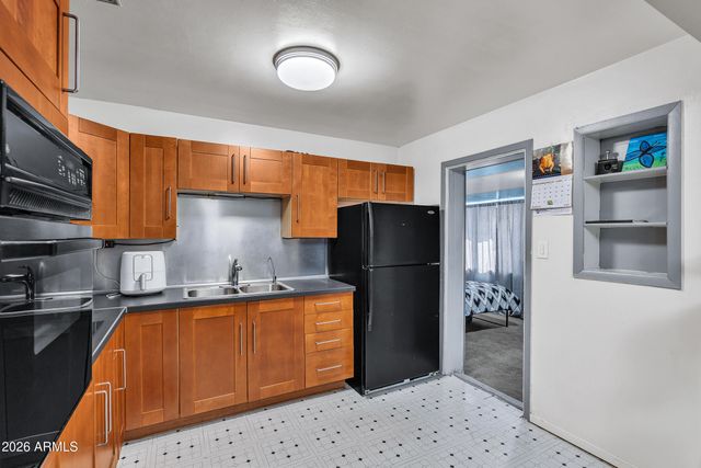 2801 W GLENROSA Avenue, Phoenix, AZ 85017