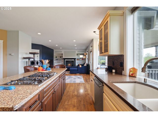 24 EMPIRE Dr, Silver Lake, WA 98645