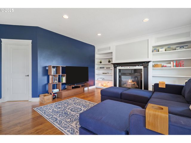 24 EMPIRE Dr, Silver Lake, WA 98645