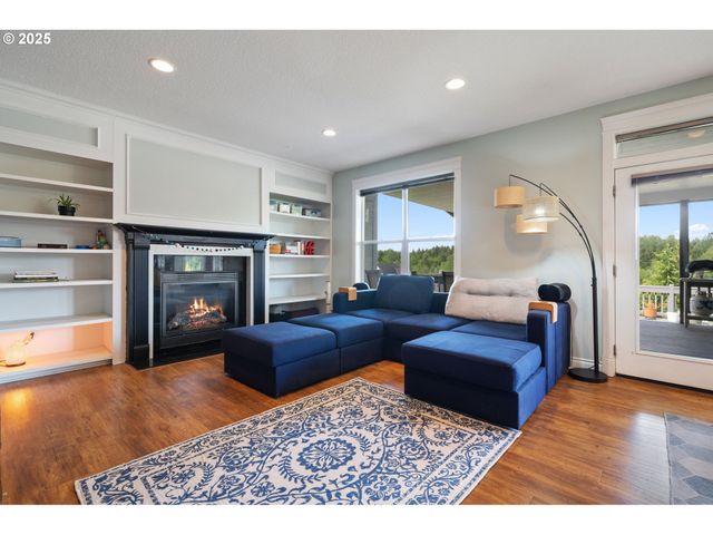 24 EMPIRE Dr, Silver Lake, WA 98645