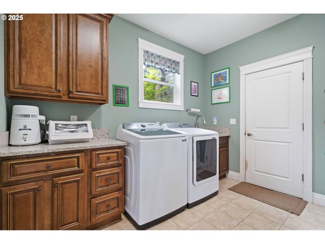 24 EMPIRE Dr, Silver Lake, WA 98645