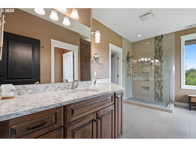 24 EMPIRE Dr, Silver Lake, WA 98645