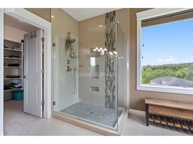 24 EMPIRE Dr, Silver Lake, WA 98645