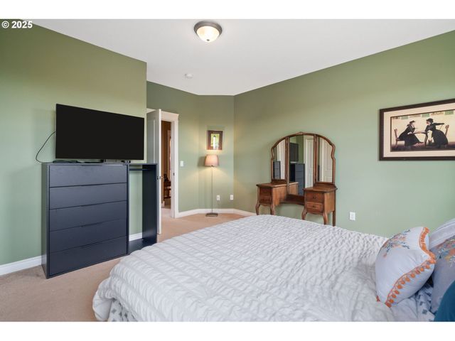 24 EMPIRE Dr, Silver Lake, WA 98645