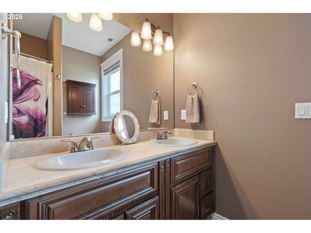 24 EMPIRE Dr, Silver Lake, WA 98645