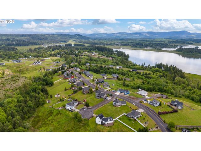 24 EMPIRE Dr, Silver Lake, WA 98645