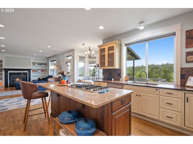 24 EMPIRE Dr, Silver Lake, WA 98645