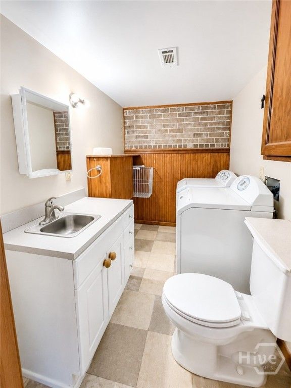 Image 15 of property listing at 2903 W Bay Street 2, Savannah, GA 31408